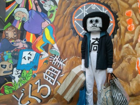 Okazaemon having a shop up...like a creep.